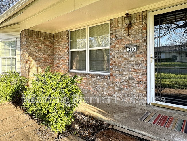 Building Photo - 218 Kansas St