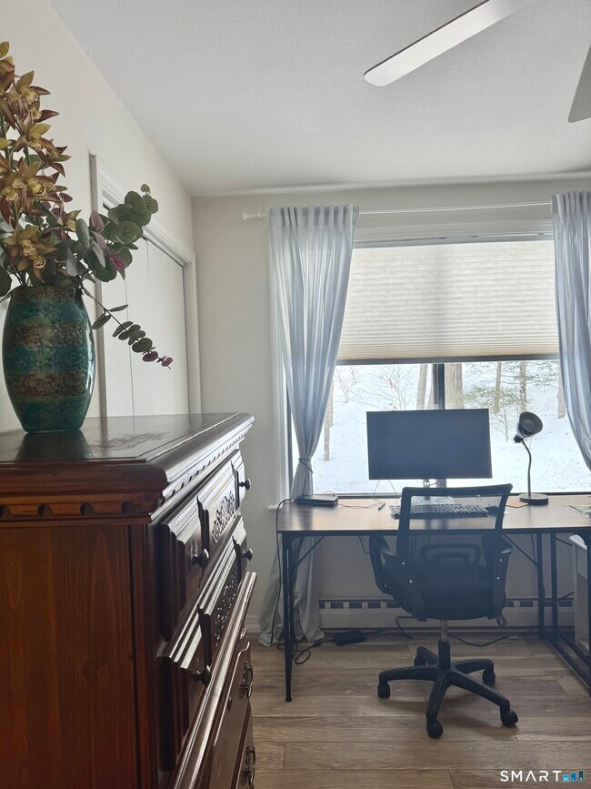 Building Photo - 355 Ledge Dr