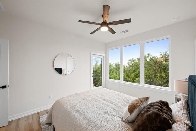 Building Photo - 2309 Montopolis Dr