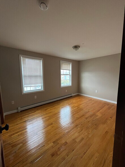 Building Photo - 26 Moore St