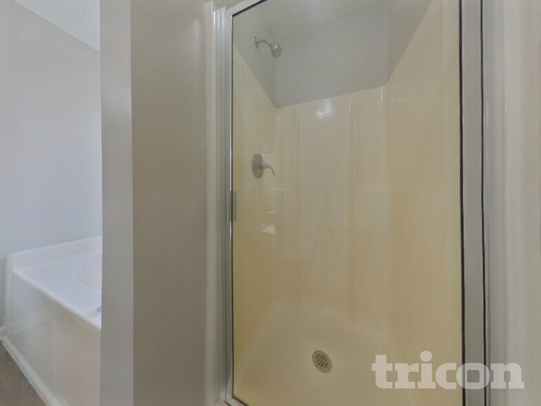 Building Photo - 212 Barnevelder Dr