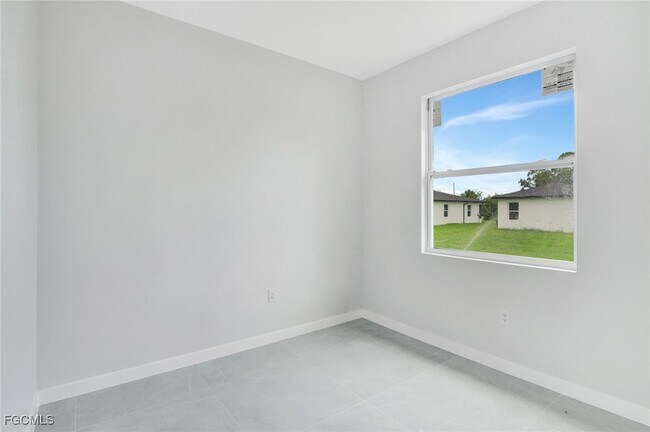 Building Photo - 1072 Norton Ave S