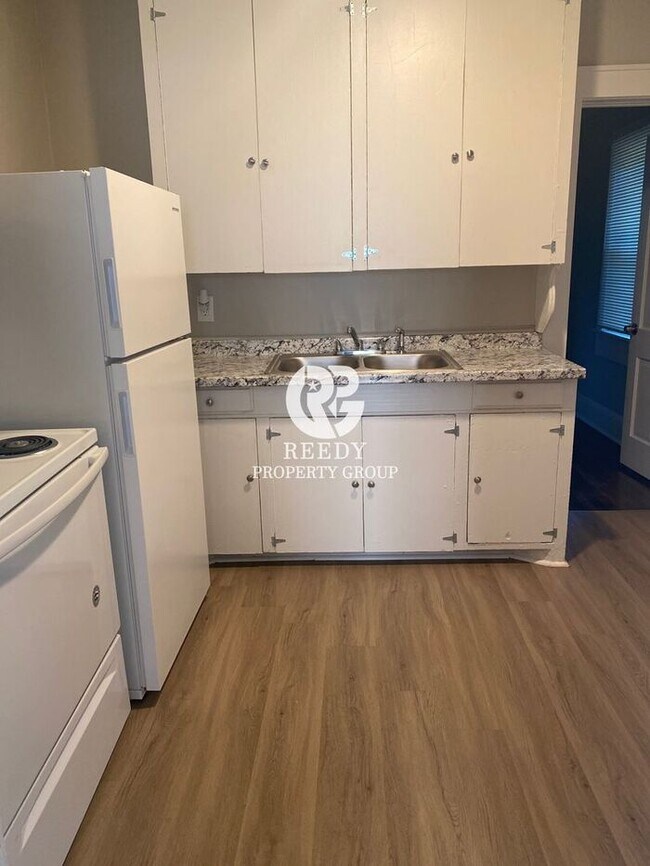 Building Photo - Beautifully renovated Spartanburg Home!