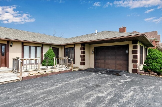 Building Photo - 9400 Wehrle Dr