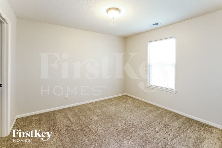 Building Photo - 11109 Highview Rd