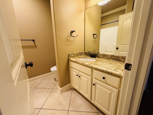 Building Photo - 4155 Pinehurst Dr