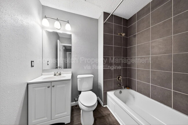 Building Photo - 2455 Buttonwood Ct