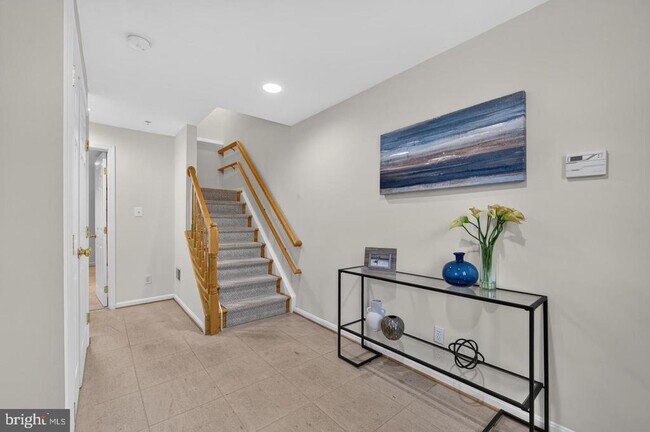 Building Photo - 122 Sanborn Pl