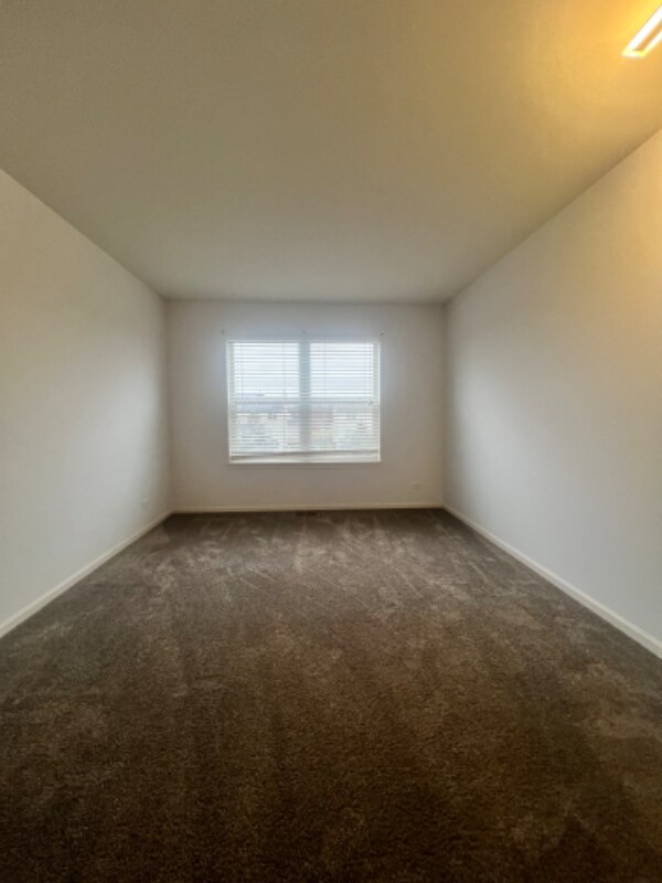 Building Photo - 524 Majestic Ln