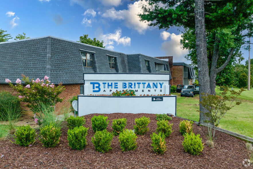 Primary Photo - Huffman Mill Townhomes