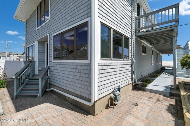 Building Photo - 304 Oceanfront