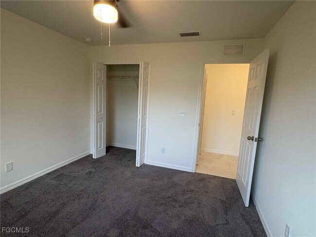 Building Photo - 309 SE 19th Ln