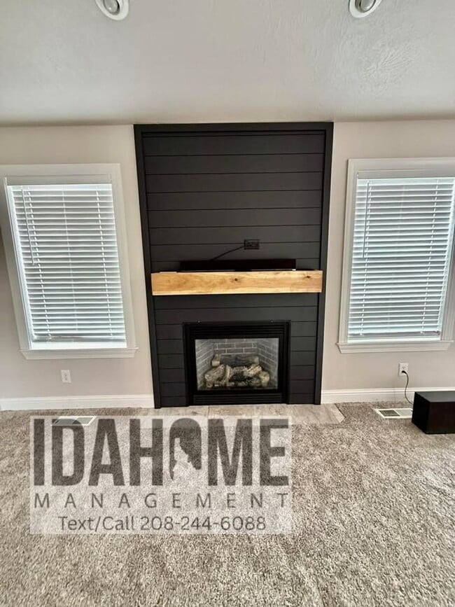 Building Photo - 2049 Sunrise Way