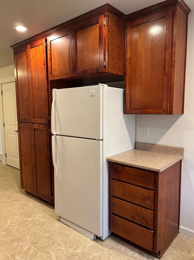 Building Photo - 3 Bedroom 2.5 Bath Duplex