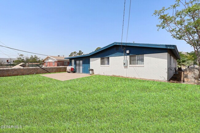 Building Photo - 9128 Diana Dr