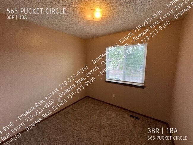 Building Photo - 565 Pucket Cir