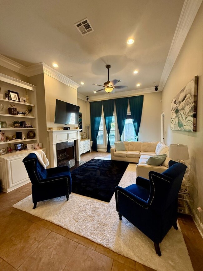 Building Photo - Must See this Beautiful  3/2 Townhome  Available NOW