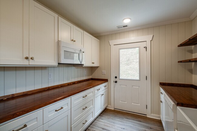 Building Photo - 6258 Campbellsville Pike