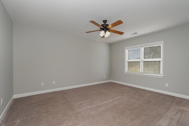 Building Photo - 407 E 3rd St