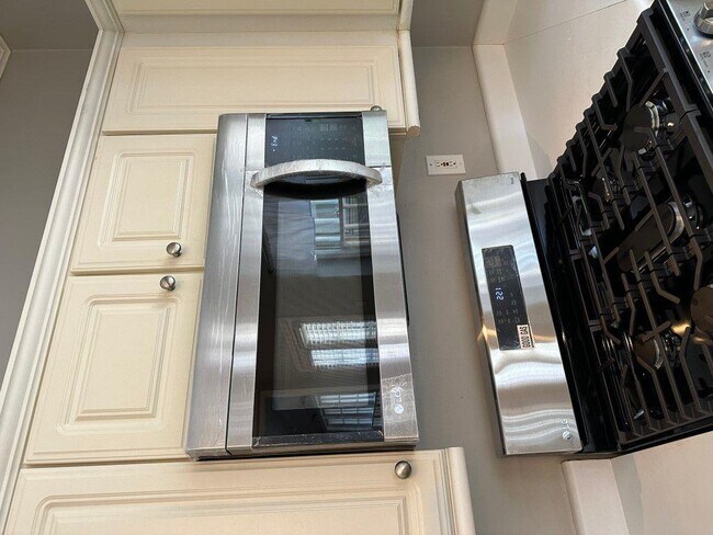 Building Photo - 740 Cirrus Dr