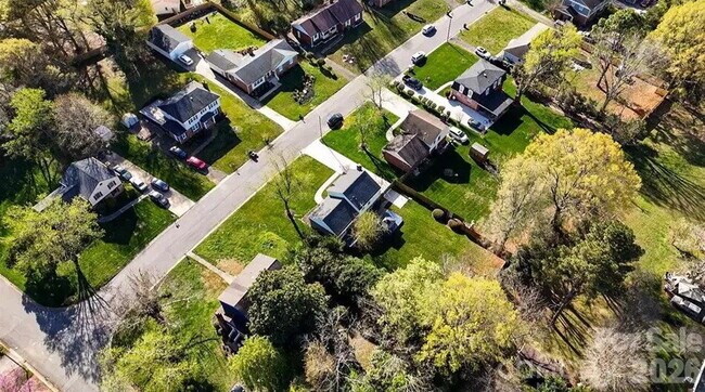 Building Photo - "Discover Comfort and Space in Charlotte: 4-Bed, 3-Bath Gem on Red Carriage Lane!"