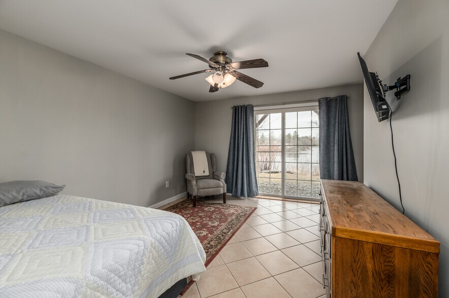 Building Photo - 39 River Village Dr