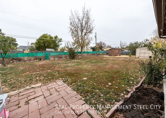 Building Photo - Spacious 5-Bedroom Home with Solar Panels ...