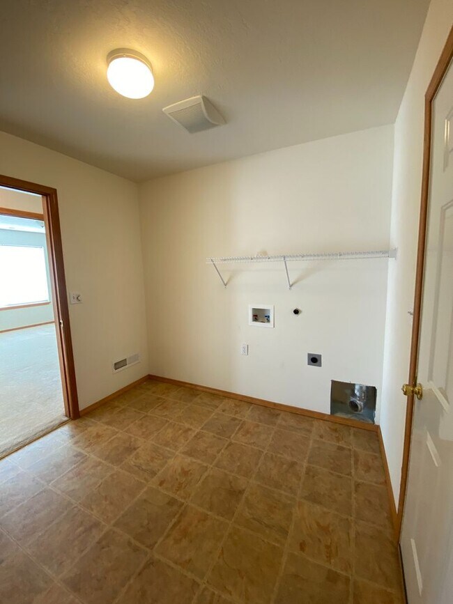 Building Photo - 8004 Chehalis Dr