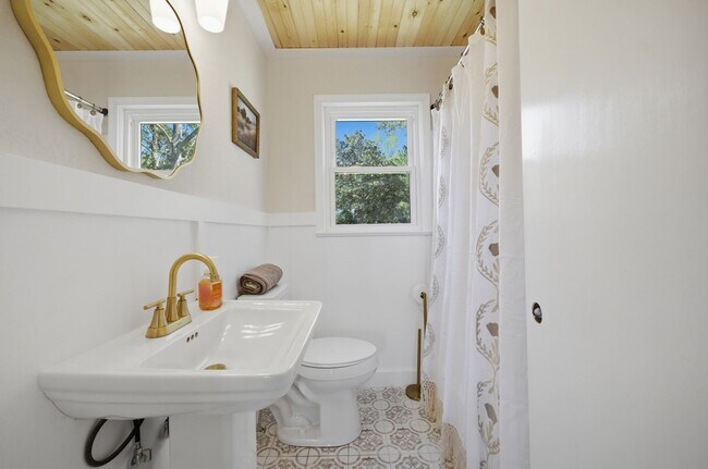 Building Photo - Call Sabrina Thomas at 757-767-0767 for more information