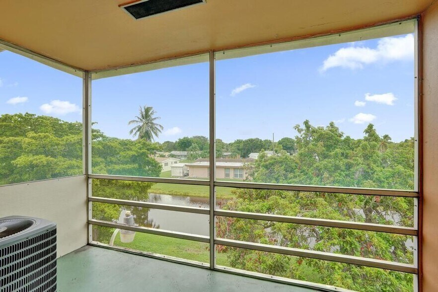 Building Photo - 4731 NW 10th Ct