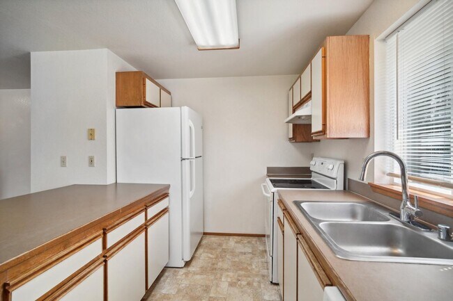 Building Photo - 13411 Meadow Rd