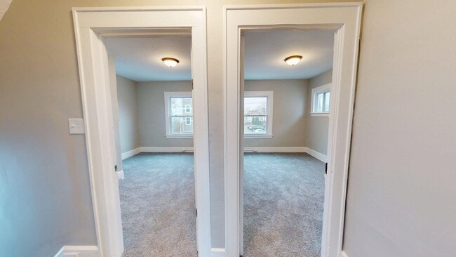 Building Photo - Edgewater Neighborhood - 3 bedroom - 2 Bat...