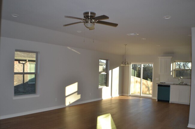 Building Photo - 3 bed 2 bath House for Lease in Sherman