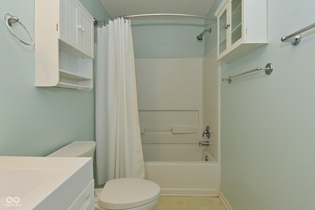 Building Photo - 916 Bentgrass Dr