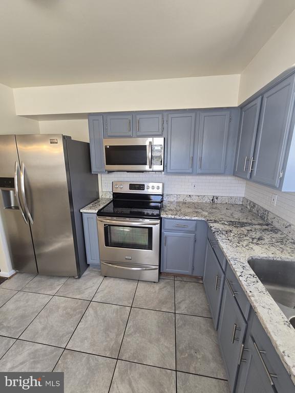 Building Photo - 1003 Spring Valley Ct