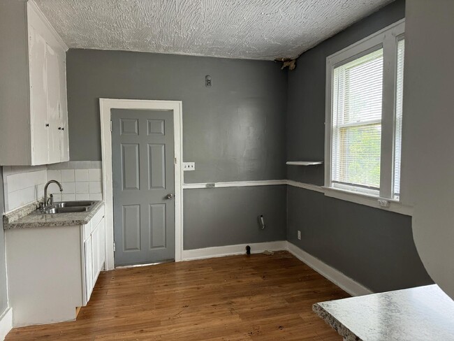 Building Photo - 15537 Normandy St