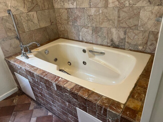 Building Photo - 2502 Blair Blvd