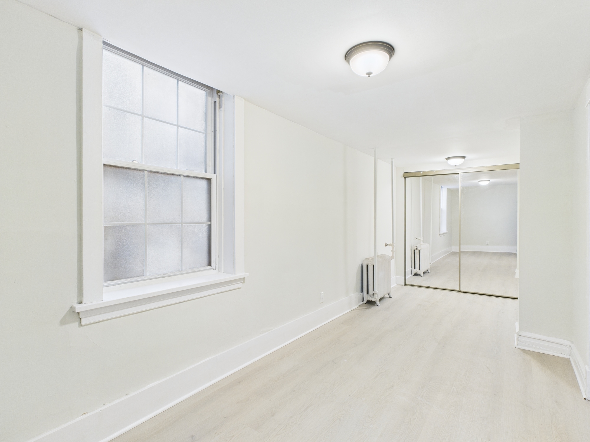 Building Photo - 1541 W Barry Ave