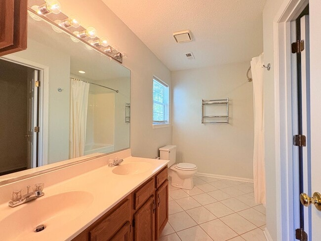 Building Photo - 110 Amelia Ct