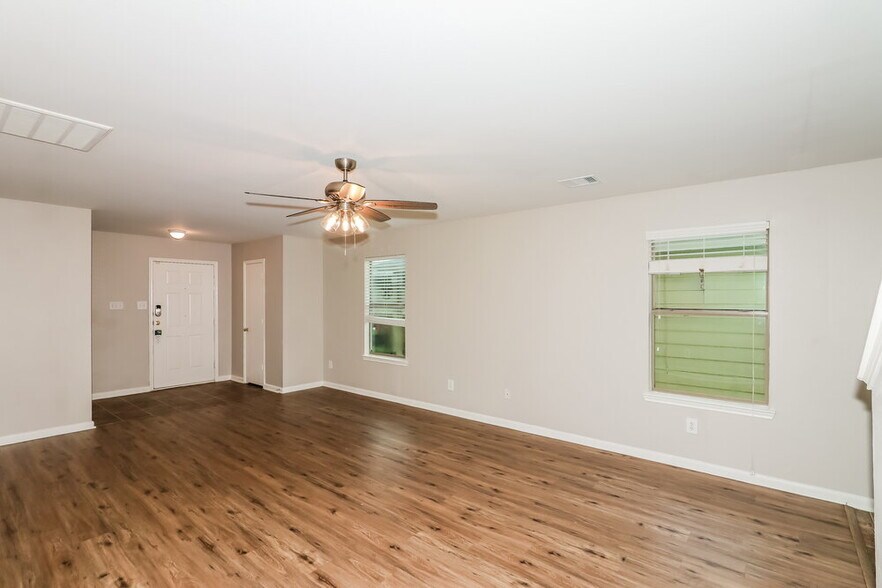 Building Photo - 20730 Dickinson Manor Ln