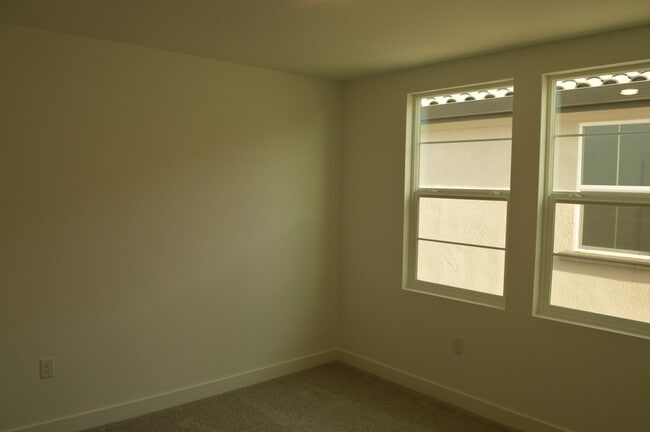 Building Photo - 477 Gold Coast Rd