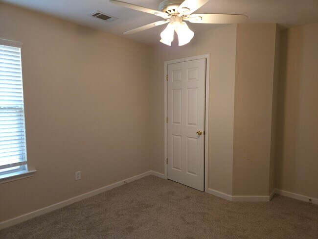 Building Photo - 219 Rainbow Falls