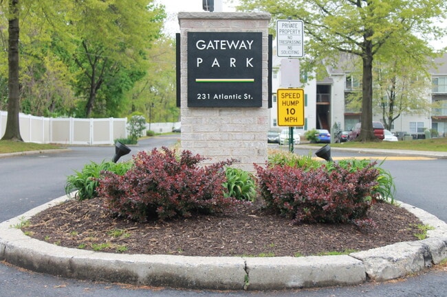 Primary Photo - 231 Atlantic St