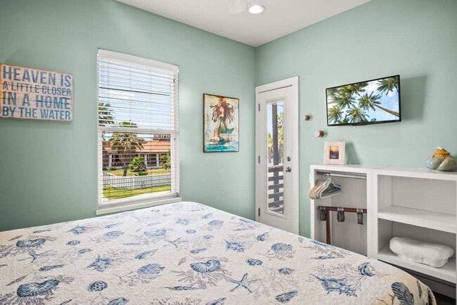 Building Photo - 2727 Eleventh Street-SI ID1023166P