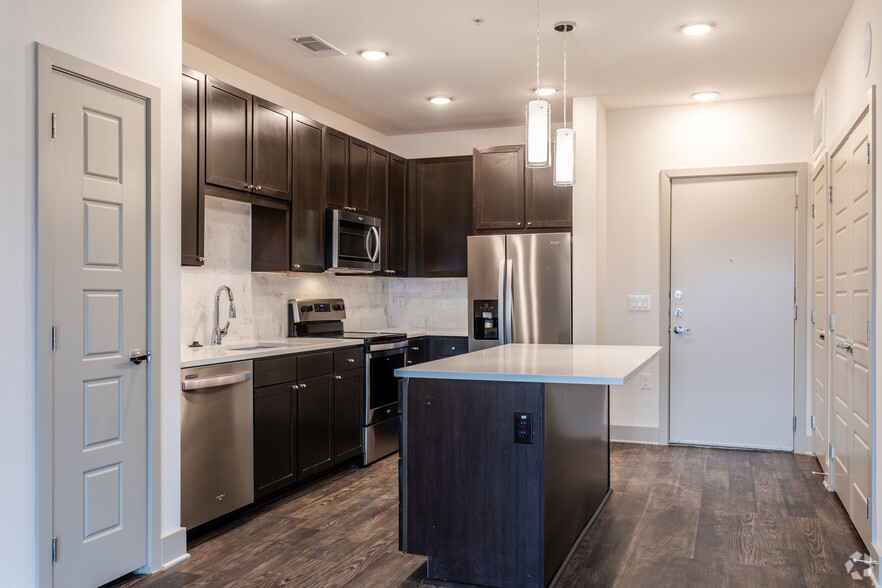 1BR,1BA - 747SF - 1L - KITCHEN - Aspen at Mercer Crossing