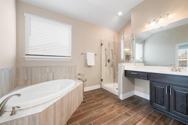 Building Photo - 521 Betony Lp