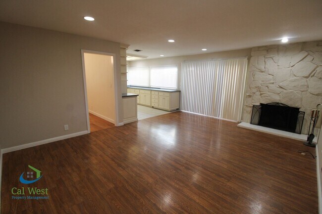 Building Photo - $4095 - 4 Bed/2 Bath 1933 sqft single stor...