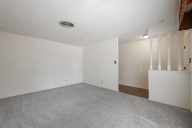 Building Photo - 6706 Willamette Dr