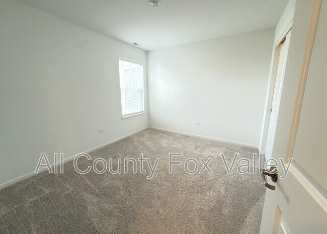 Building Photo - 1135 White Oak Cir