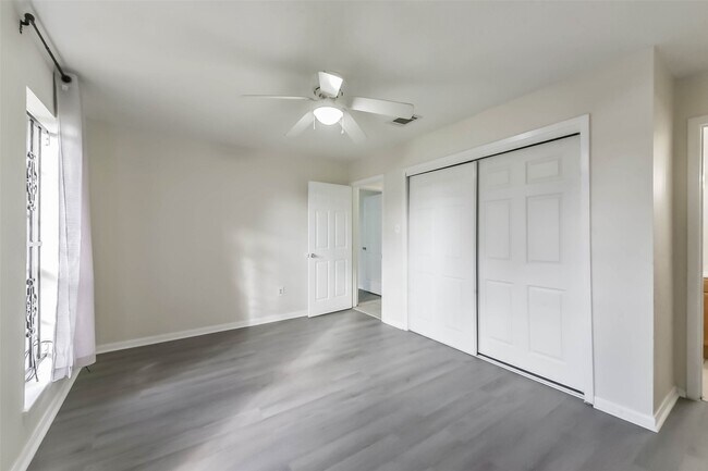 Building Photo - 722 Stonyridge St